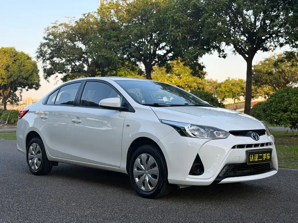 Toyota Yaris L 2022