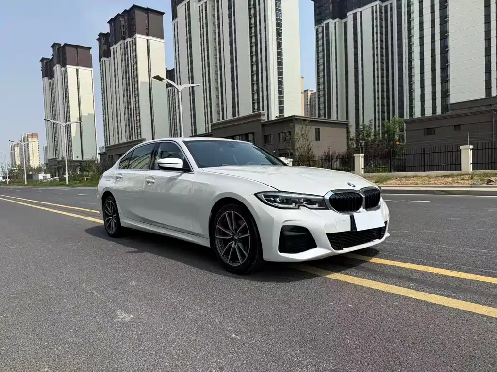 BMW 3 Series 2022 — фото 1