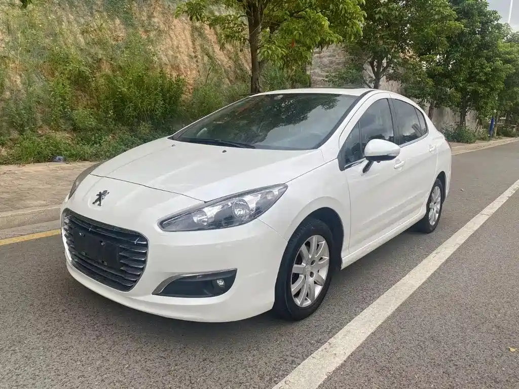 Peugeot 308 2014 — фото 1