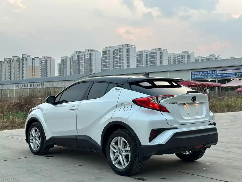 Toyota C-HR 2024 — фото 7