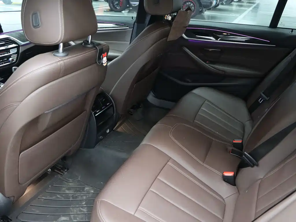 BMW 5 Series 2019 — фото 11