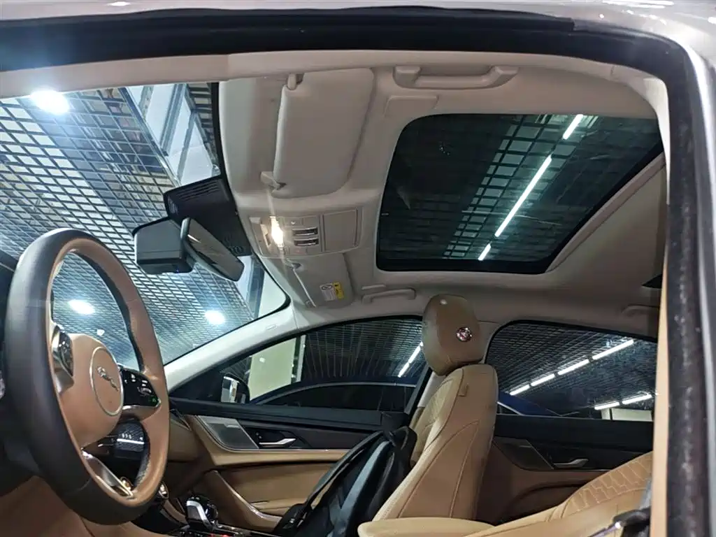 Jaguar XFL 2025 — фото 18