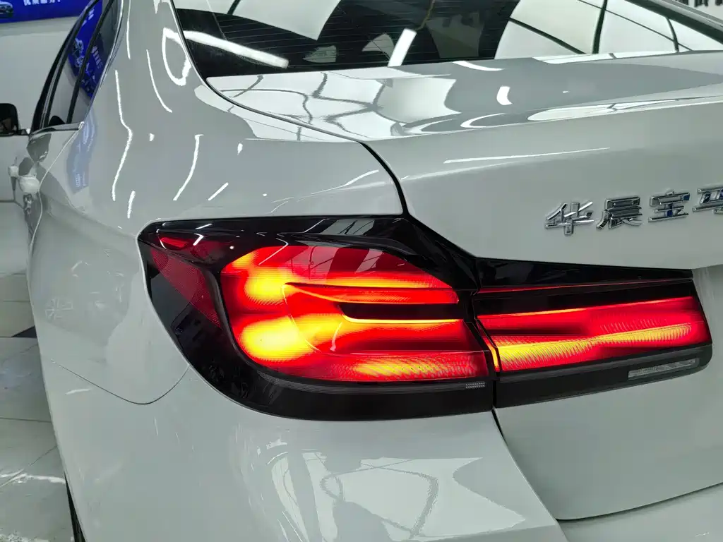 BMW 5 Series 2021 — фото 14