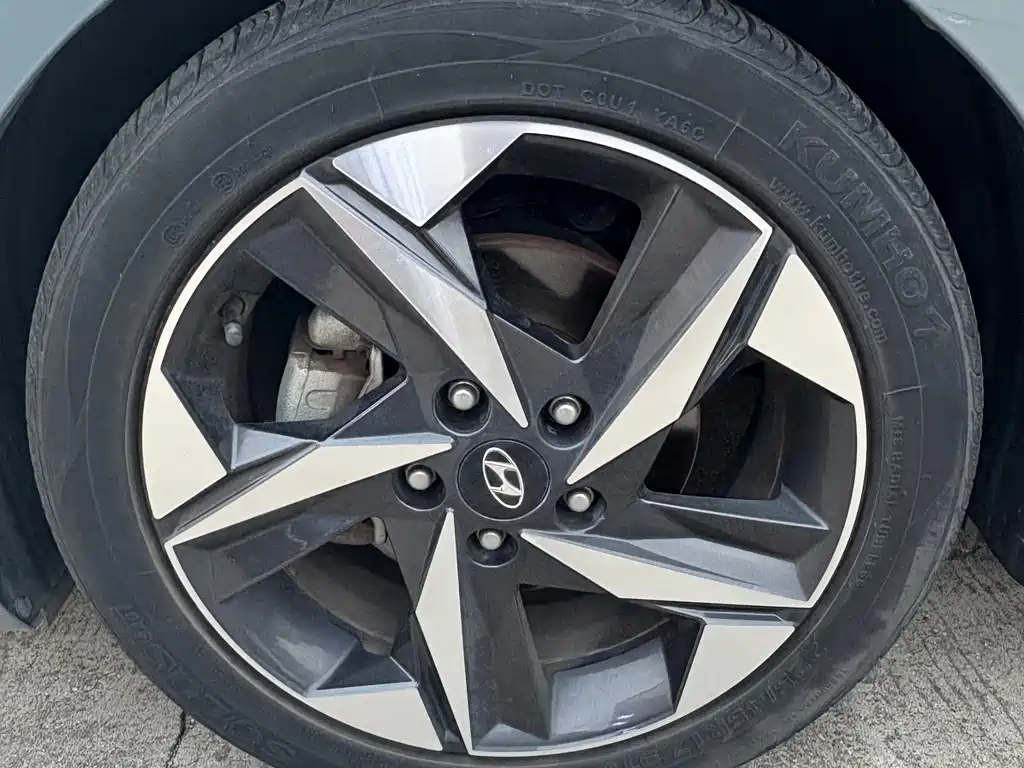 Hyundai Elantra 2023 — фото 27