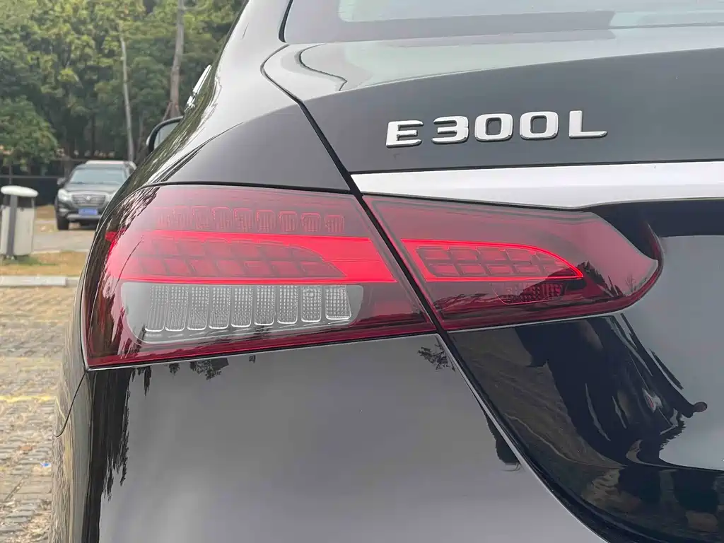 Mercedes-Benz E-Class 2021 — фото 18