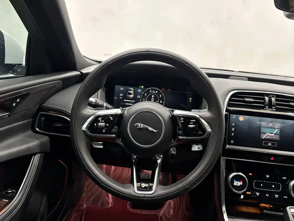 Jaguar XEL 2023 — фото 14