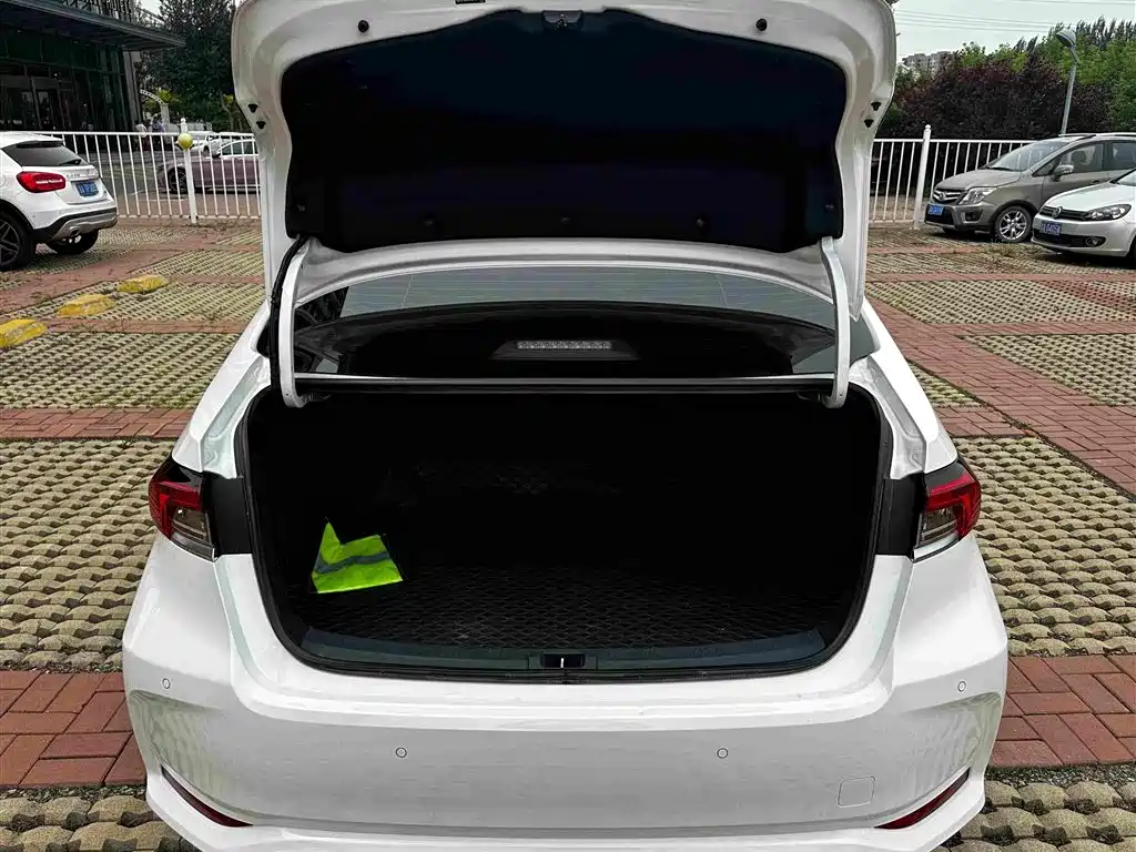 Toyota Corolla 2023 — фото 15