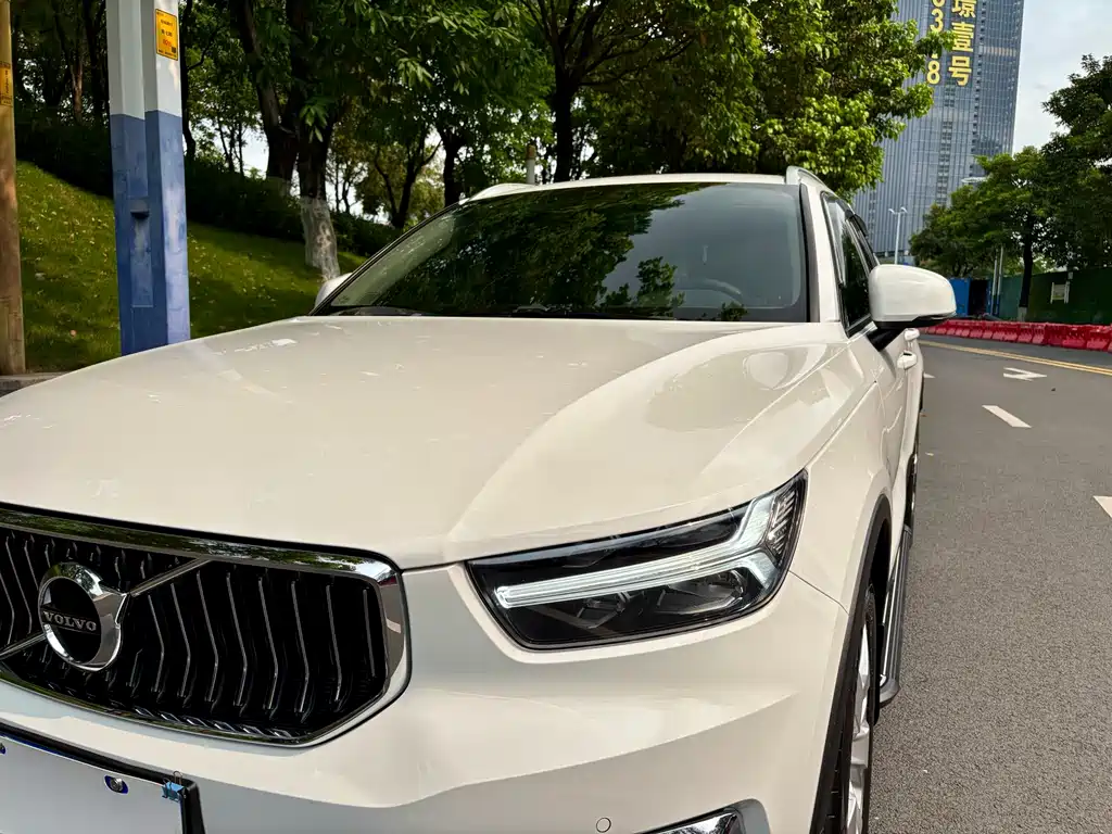 Volvo XC40 2021 — фото 5