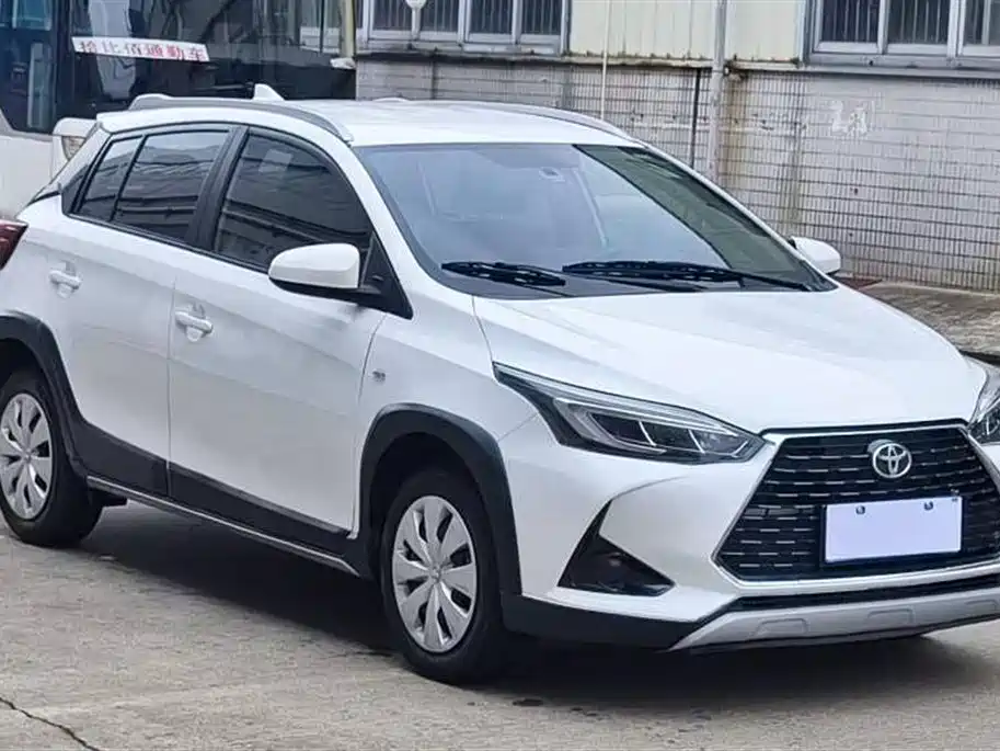 Toyota Yaris L 2021 — фото 1