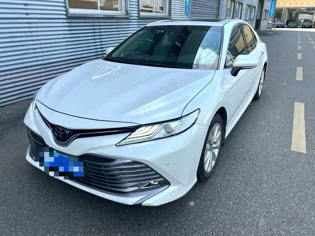 Toyota Camry 2020 — фото 1