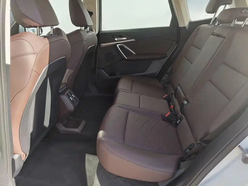 BMW iX1 2025