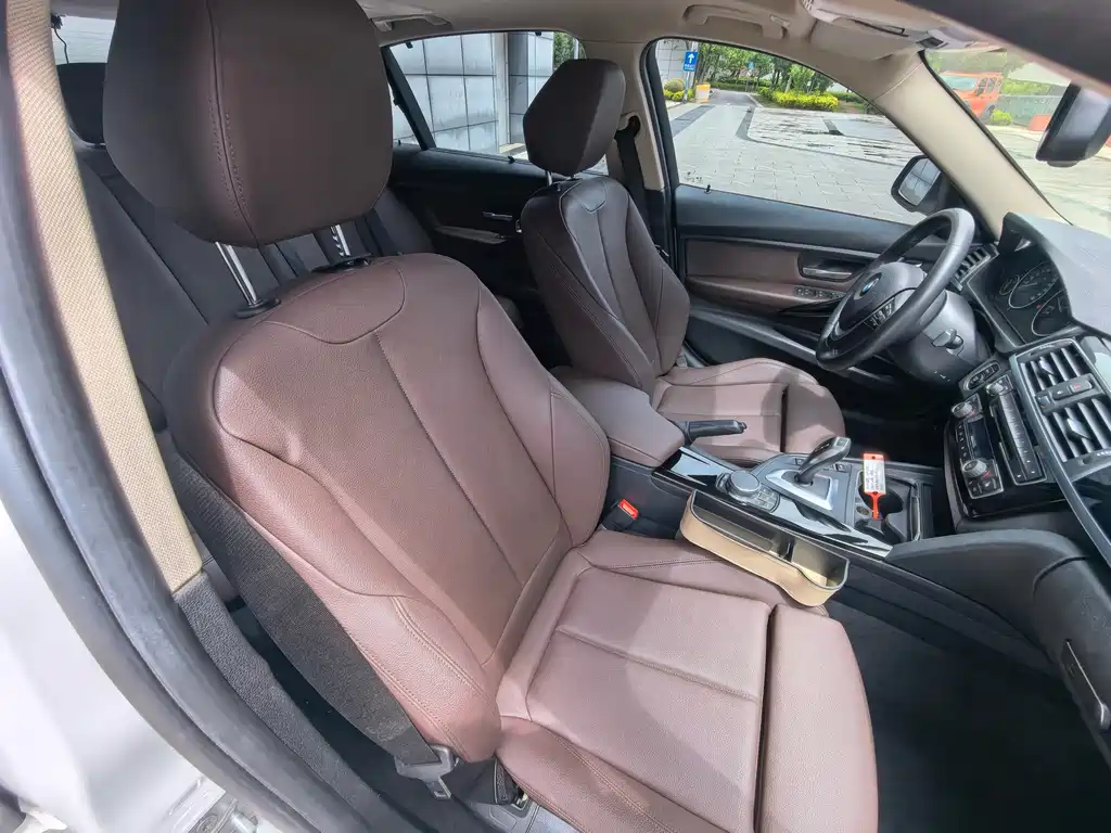 BMW 3 Series 2019 — фото 12