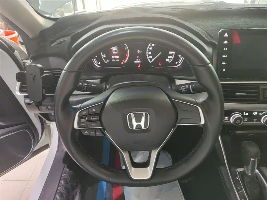 Honda Accord 2022 — фото 11