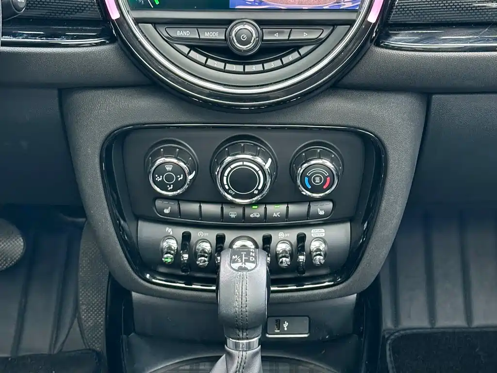 MINI Clubman 2019 — фото 14