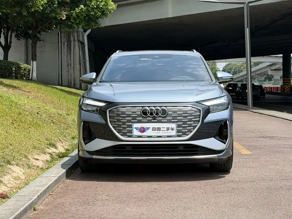 Audi Q4 e-tron 2023 — фото 2