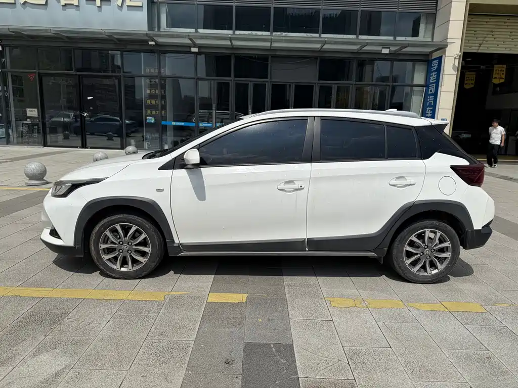 Toyota Yaris L 2021