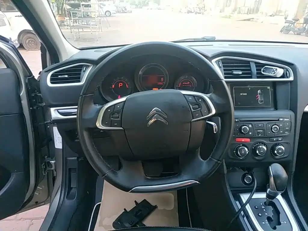 Citroën C4L 2015 — фото 11