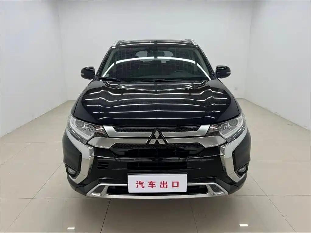 Mitsubishi Outlander 2022 — фото 2