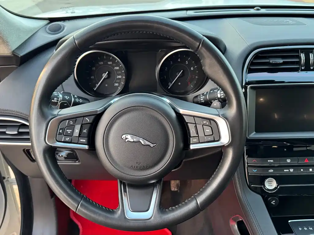 Jaguar F-PACE 2021 — фото 14