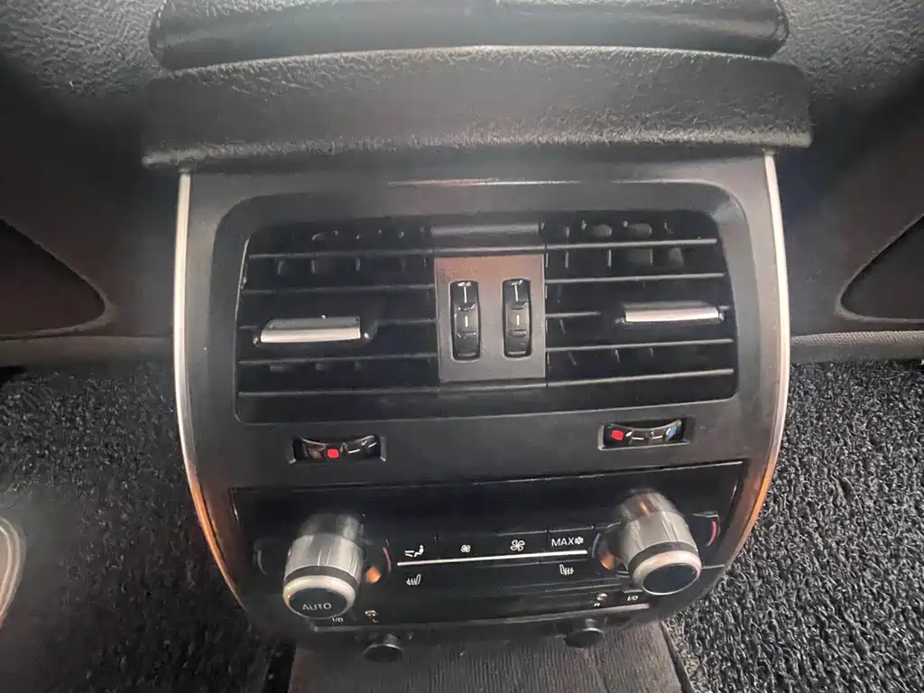 BMW 5 Series GT 2012 — фото 16