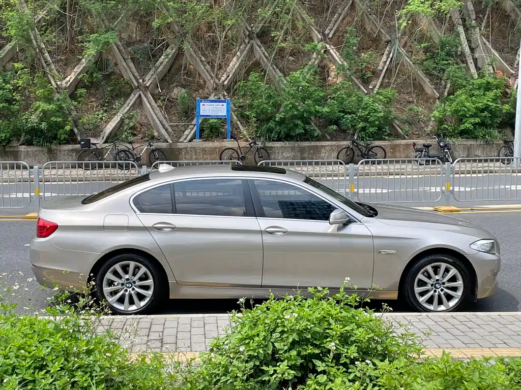 BMW 5 Series 2013 — фото 19