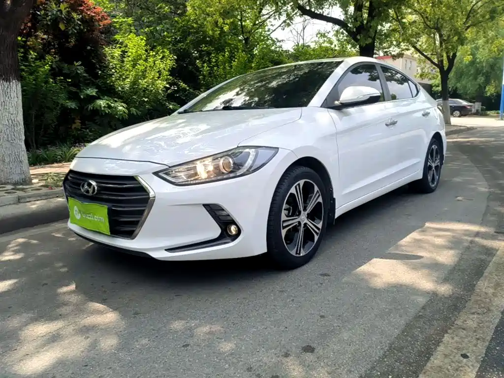 Hyundai Elantra 2019 — фото 1
