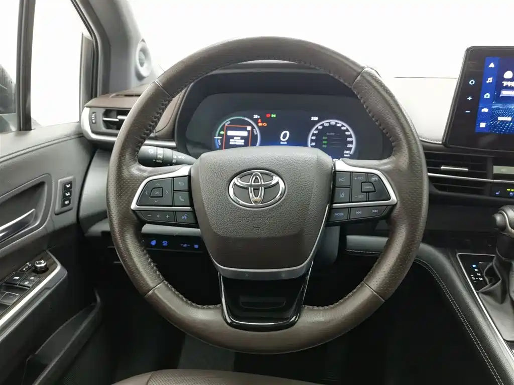 Toyota Sienna 2023 — фото 11