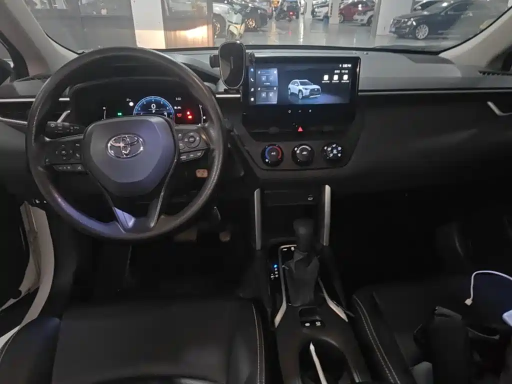 Toyota Corolla Cross 2024 — фото 10