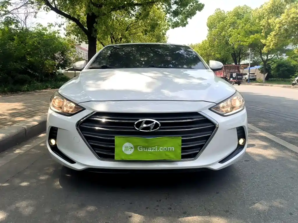 Hyundai Elantra 2019 — фото 3