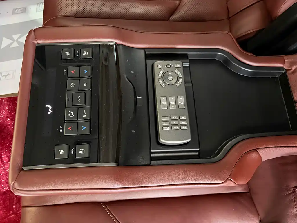 Lexus LX 2017 — фото 21