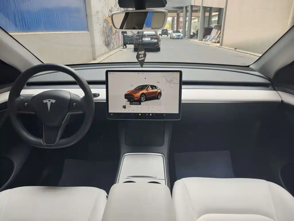 Tesla Model Y 2023 — фото 9