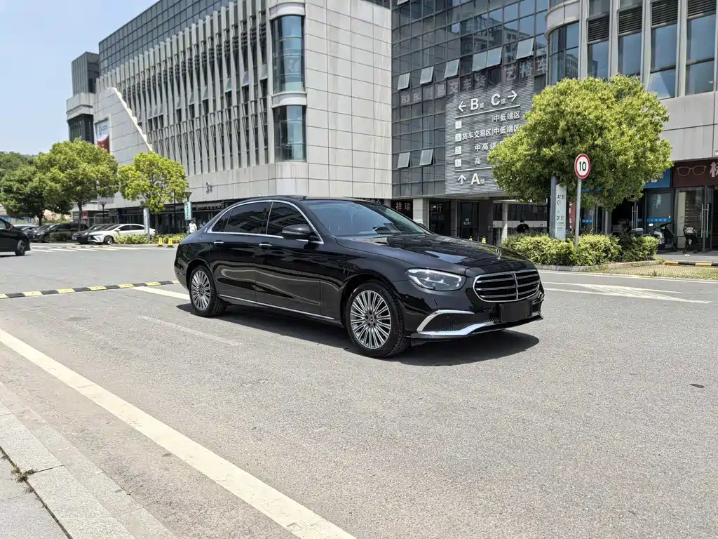 Mercedes-Benz E-Class 2023 — фото 7