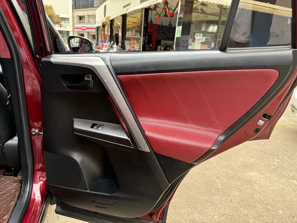Toyota RAV4 2019 — фото 22