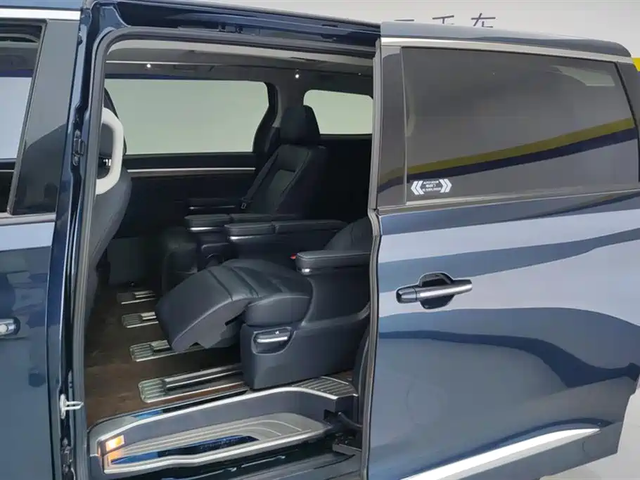 GAC Motor Trumpchi M8 2021 — фото 11