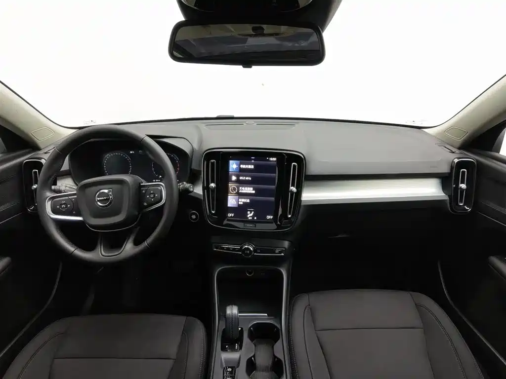 Volvo XC40 2021 — фото 5