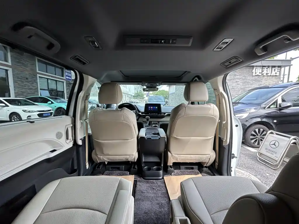 Toyota Sienna 2024