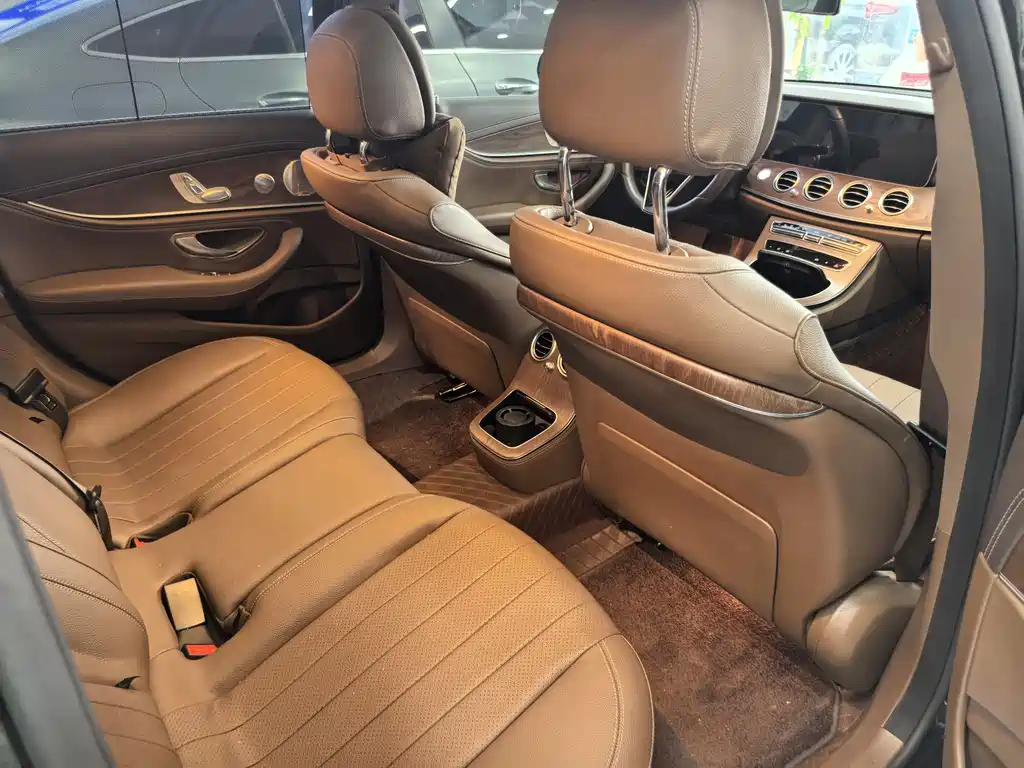 Mercedes-Benz E-Class 2023 — фото 12
