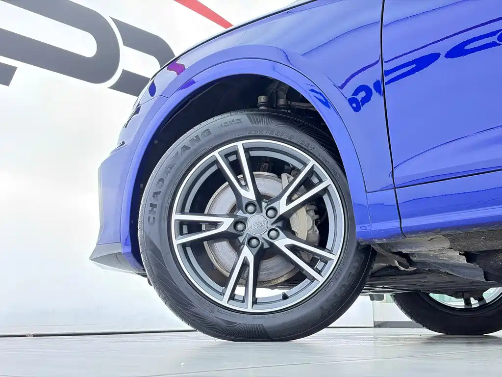 Audi Q5L 2020 — фото 21