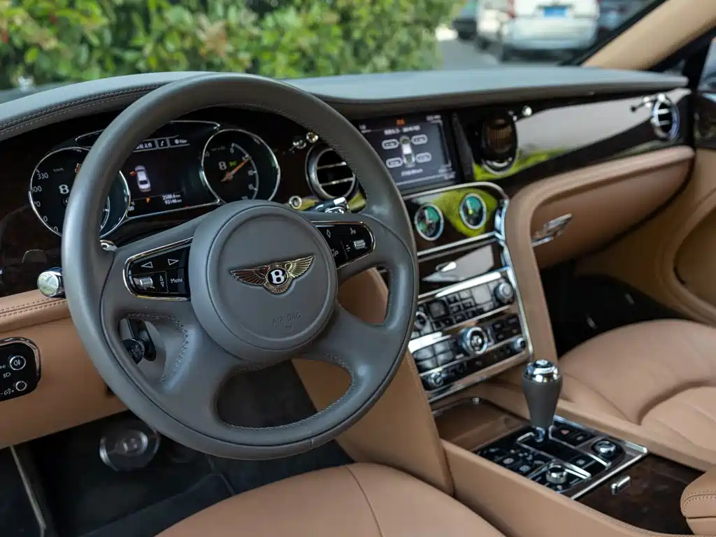 Bentley Mulsanne 2015 — фото 10