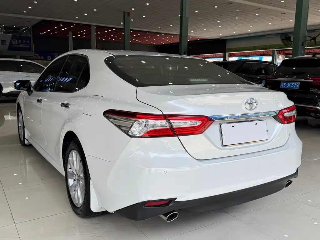 Toyota Camry 2020 — фото 12