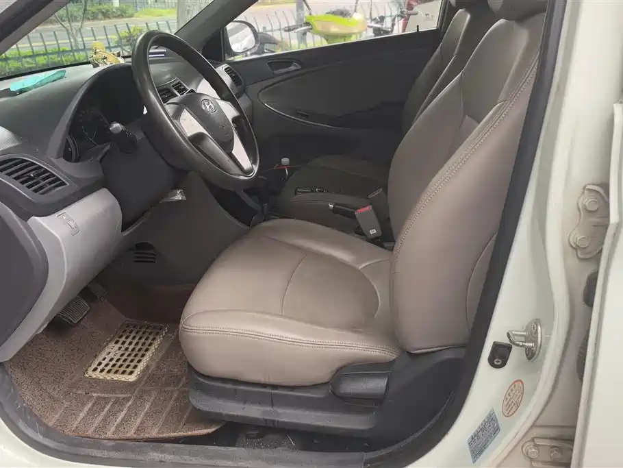 Hyundai Verna 2015 — фото 9