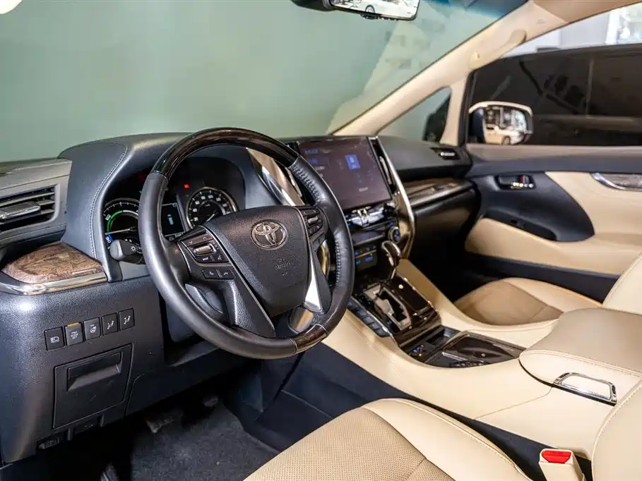 Toyota Vellfire 2023 — фото 6