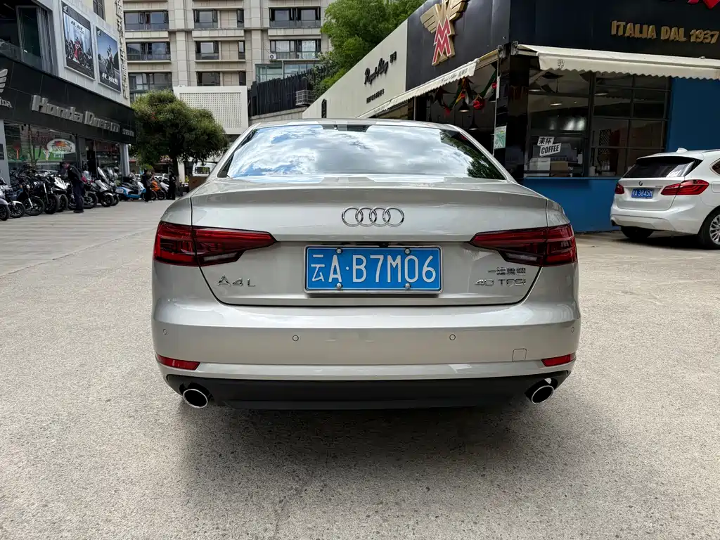 Audi A4L 2016
