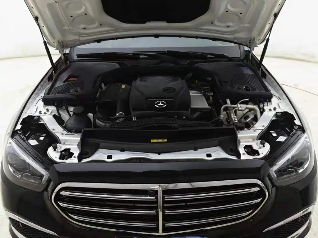 Mercedes-Benz E-Class 2017 — фото 17