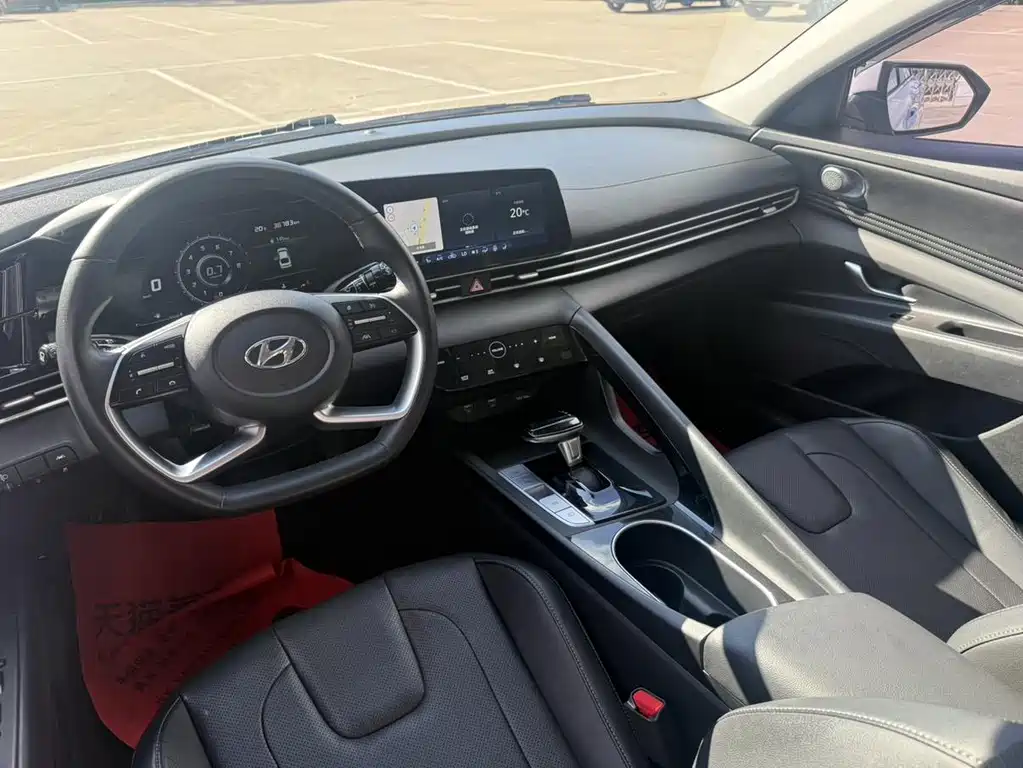 Hyundai Elantra 2023 — фото 14