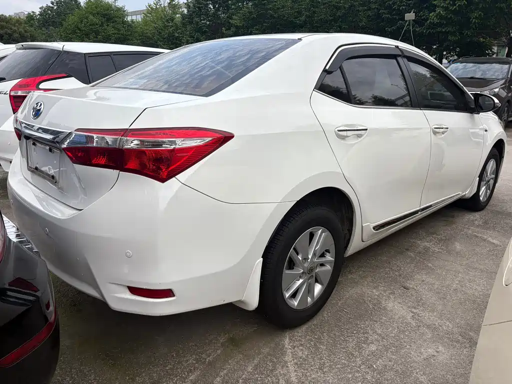 Toyota Corolla 2015 — фото 8