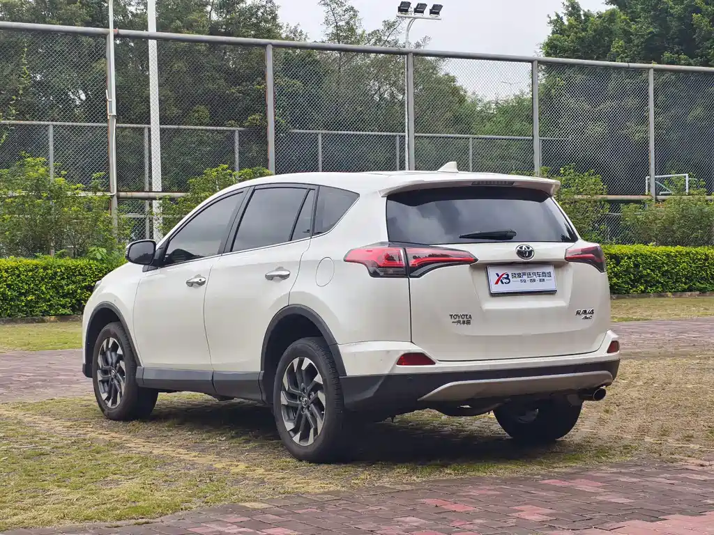 Toyota RAV4 2017 — фото 6