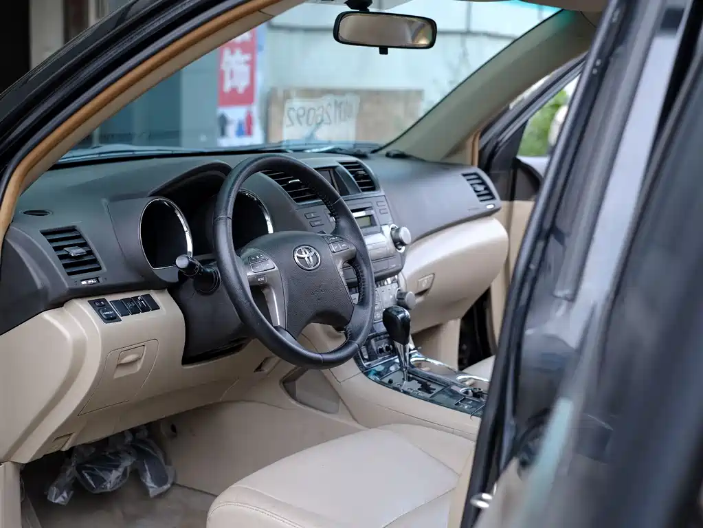 Toyota Highlander 2010 — фото 40