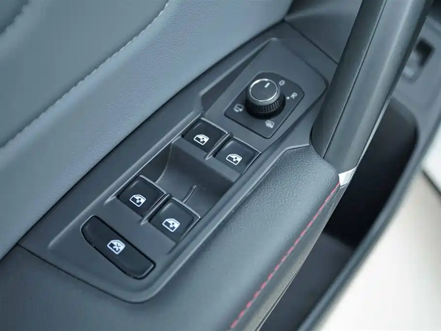 Volkswagen Tiguan L 2024 — фото 11