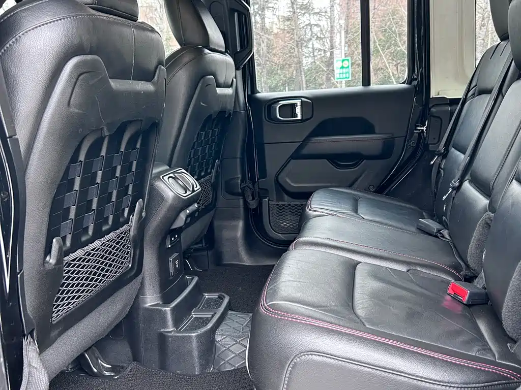 Jeep Wrangler 2022 — фото 11